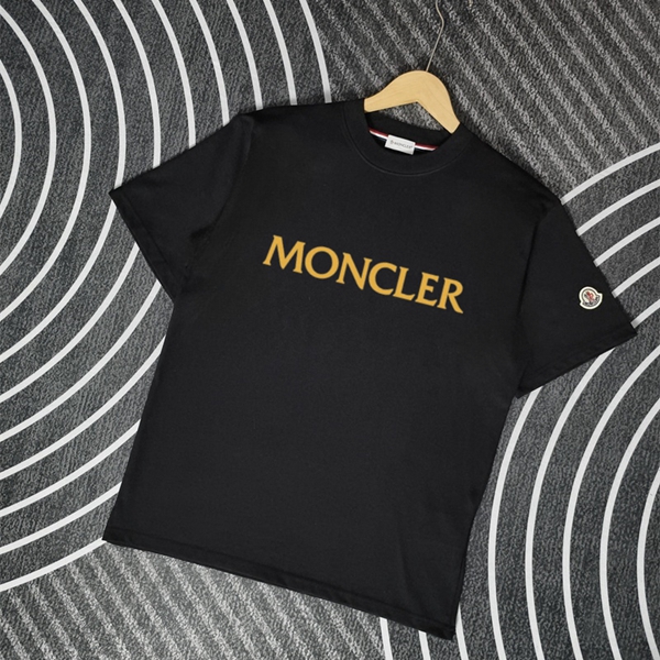 モンクレールTシャツ正面デザイン